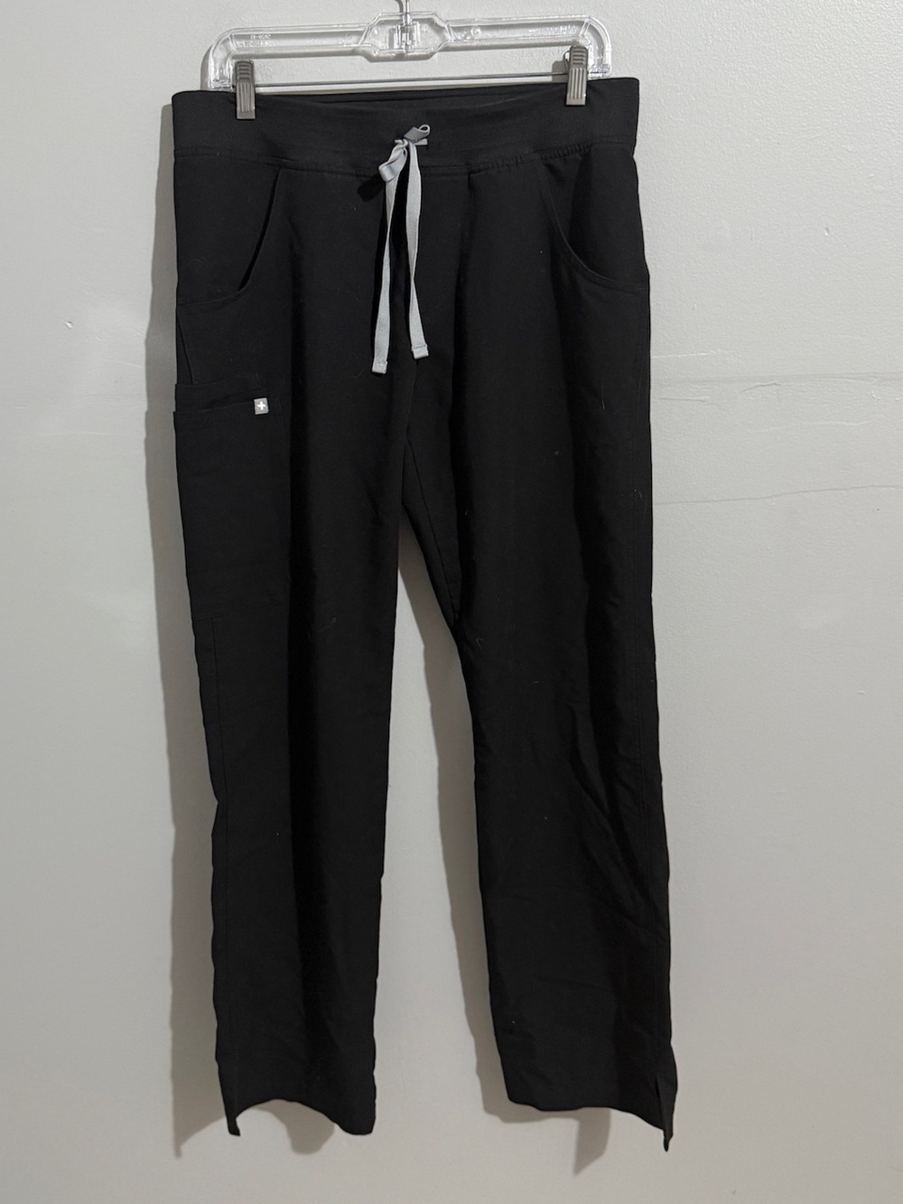 FIGS Kade Cargo Scrub Pants Womens M Black Straight Leg Drawstring Occupational